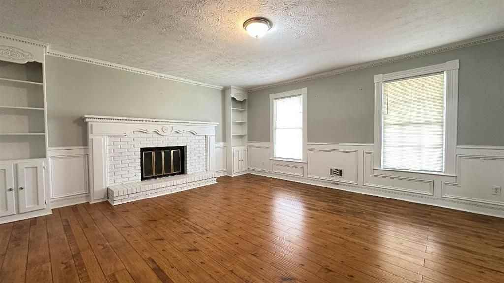 1626 Isham Dr - Photo 2 of 19