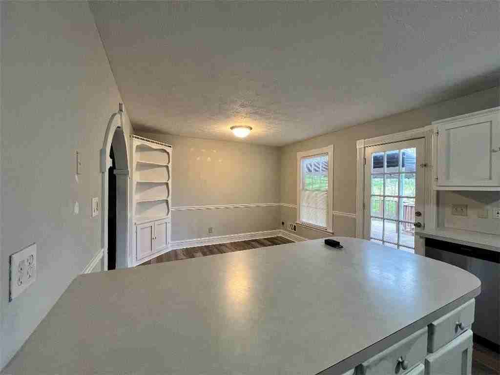 1626 Isham Dr - Photo 7 of 19