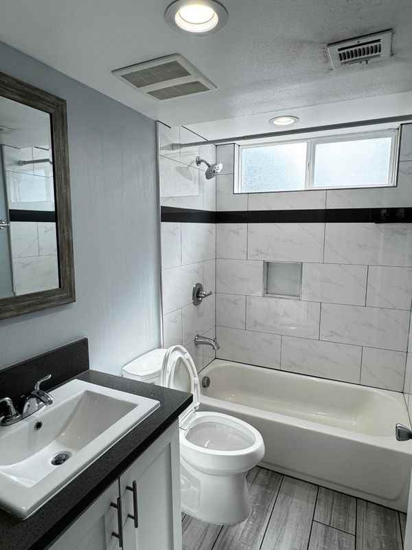 433 1/2 E 30th St - Photo 6 of 9