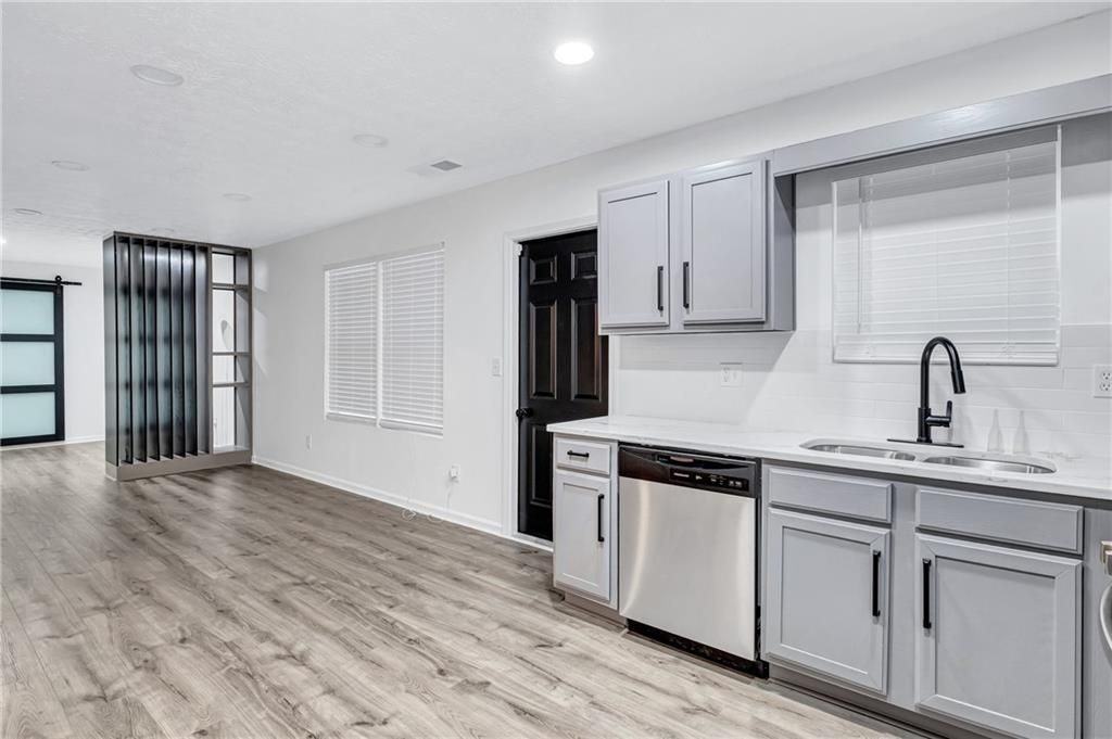 6234 Culver Dr - Photo 5 of 28