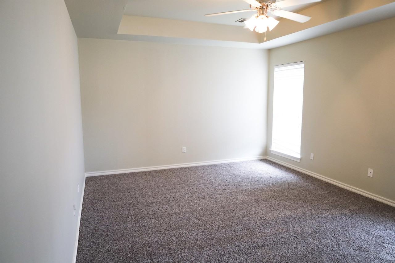 2704 Ne 129th St - Photo 3 of 19