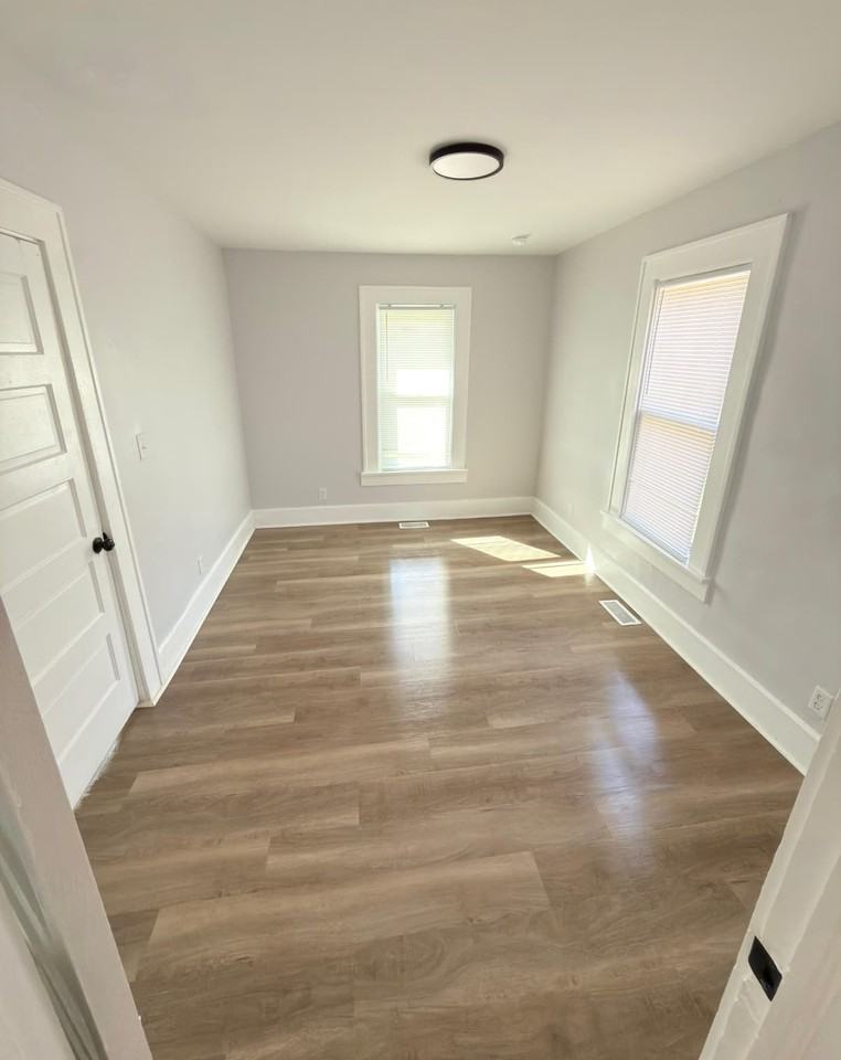 1325 W 1st St - Photo 3 of 7