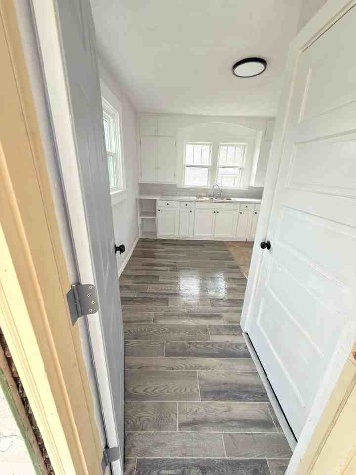 1325 W 1st St - Photo 4 of 7