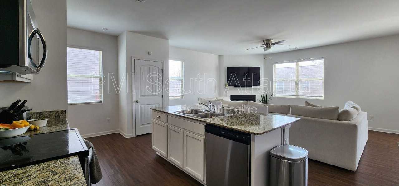 4040 Alveston Dr - Photo 6 of 36