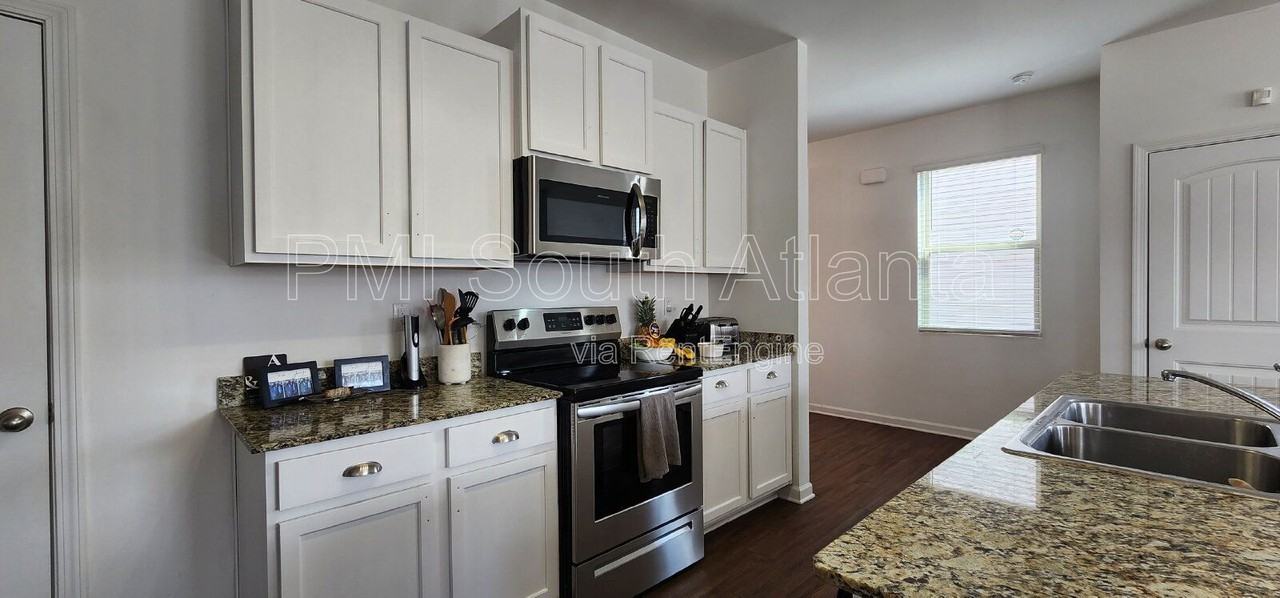 4040 Alveston Dr - Photo 7 of 36