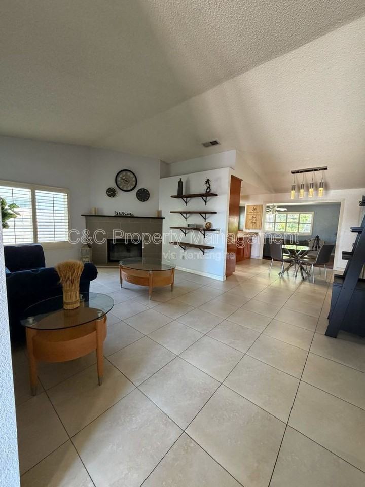 18120 Raymond Ct - Photo 3 of 20