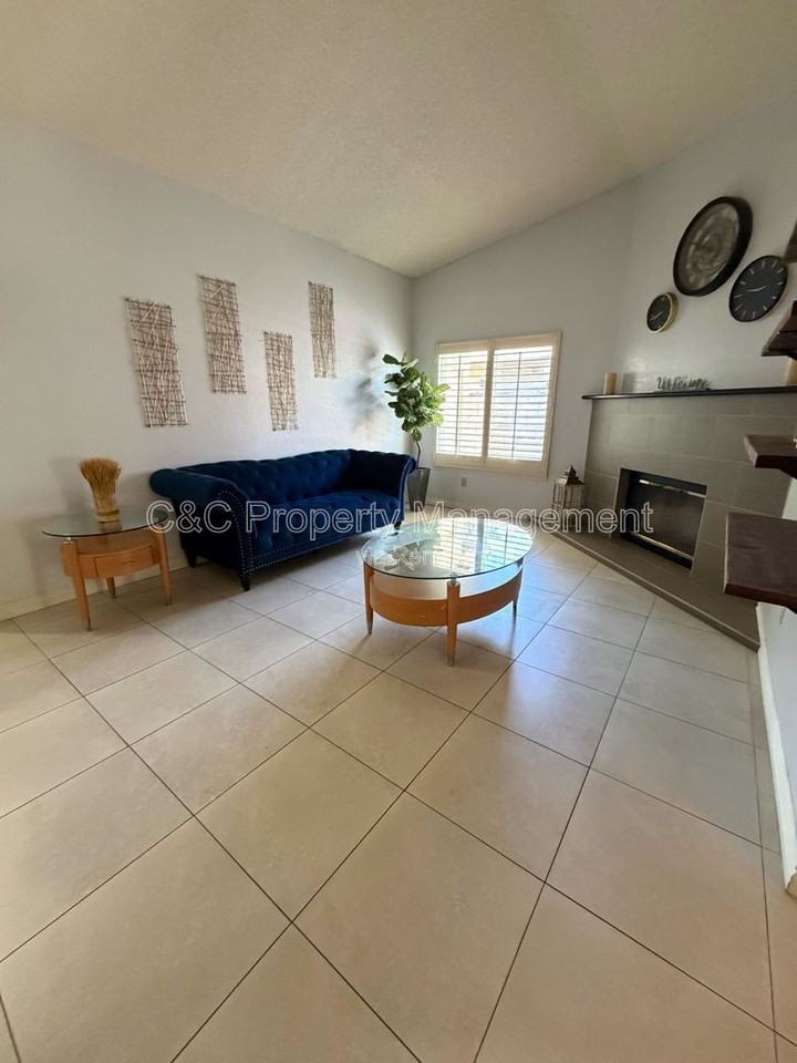 18120 Raymond Ct - Photo 4 of 20