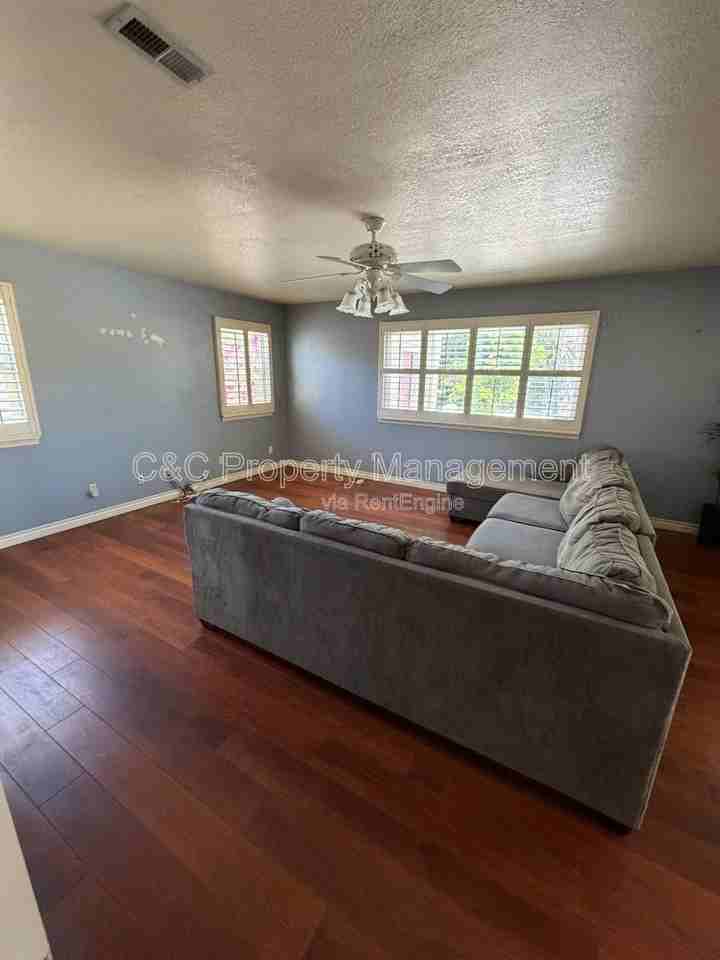 18120 Raymond Ct - Photo 7 of 20