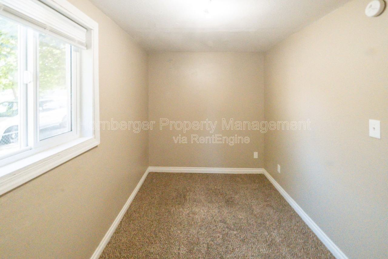 611 E Longfellow Ave - Photo 6 of 15