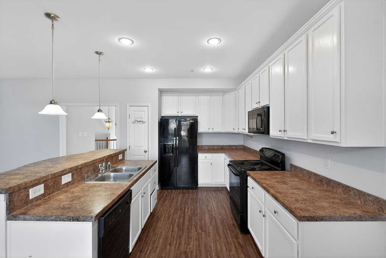 8011 Forest Ridge Dr - Photo 2 of 15