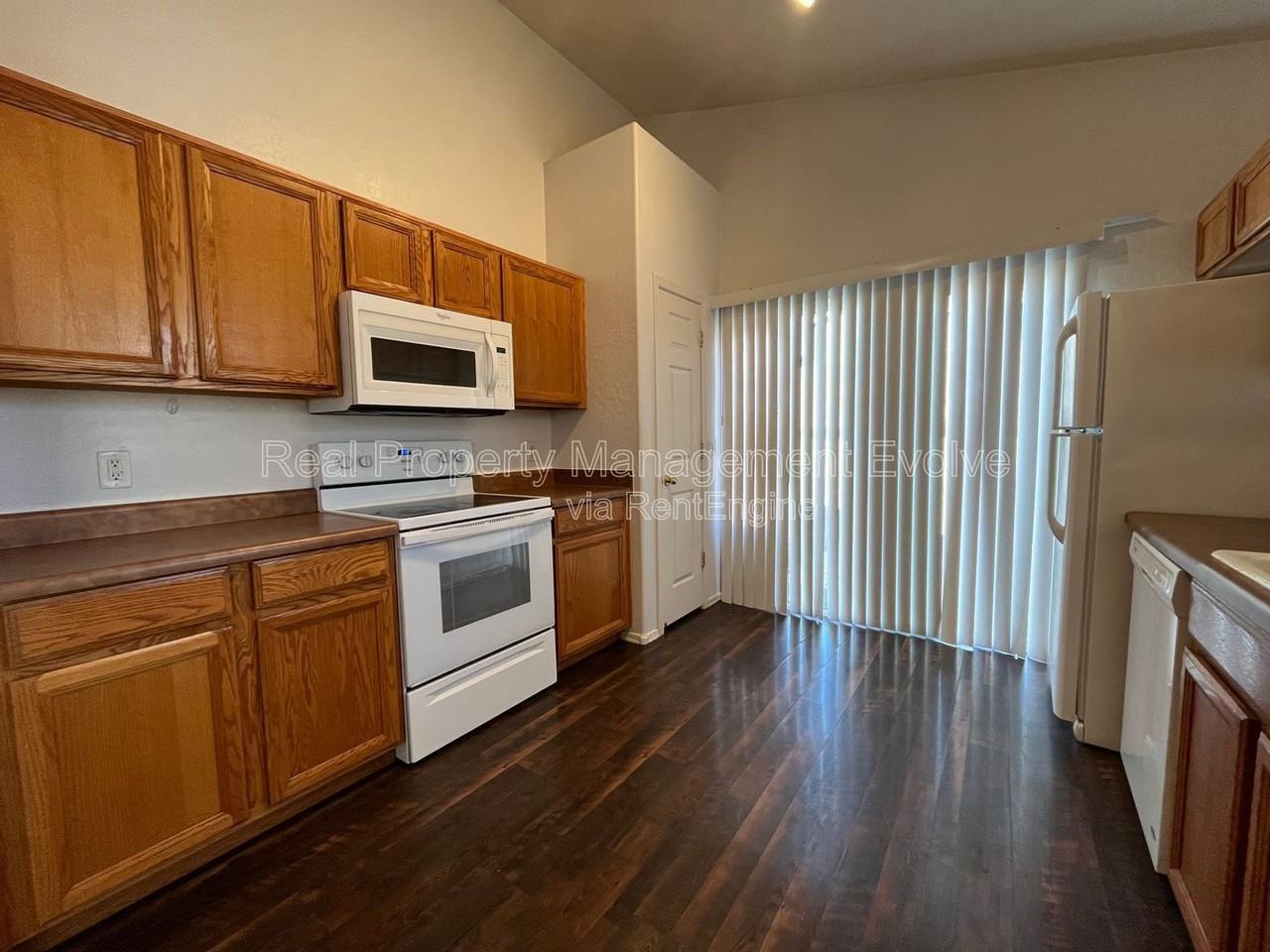 13444 W Rhine Ln - Photo 5 of 21