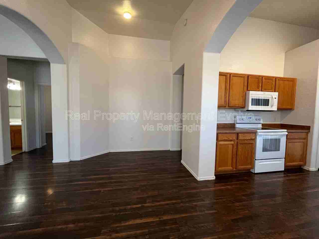 13444 W Rhine Ln - Photo 7 of 21