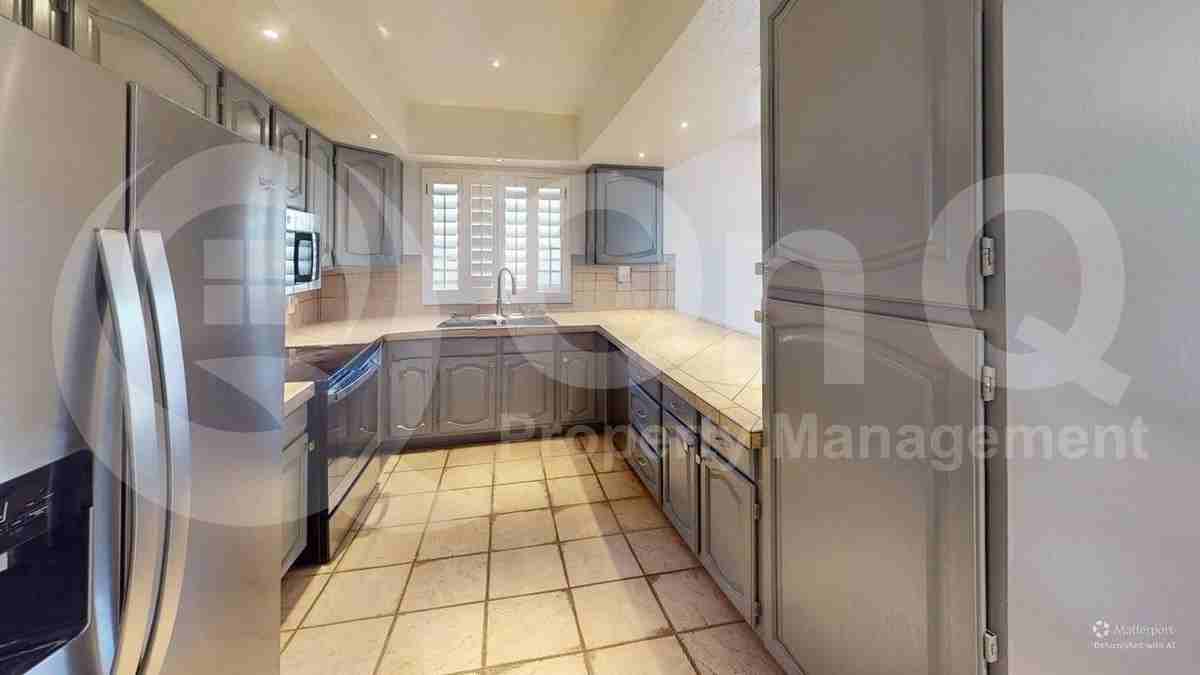 9650 N Vendone Ave - Photo 3 of 24