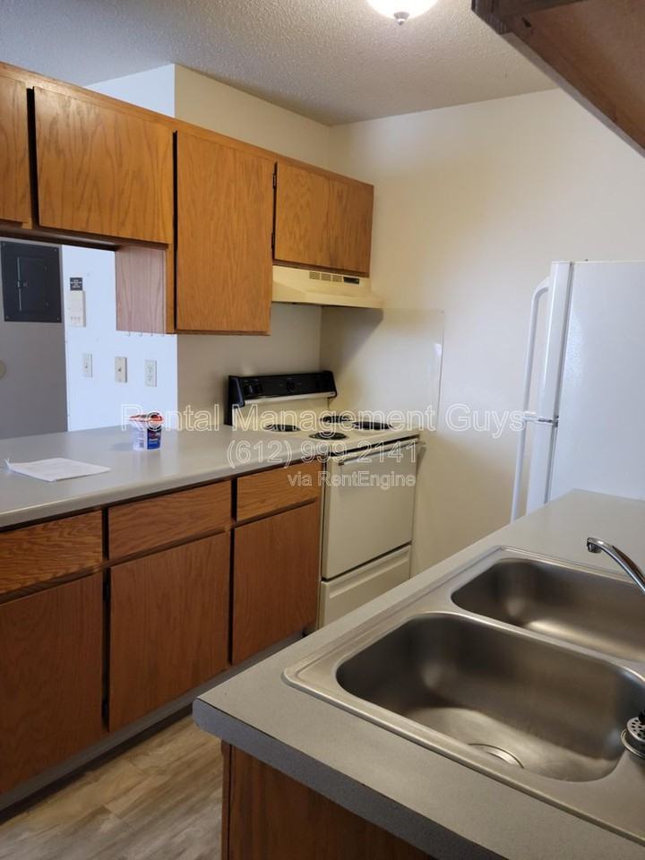 133 Cedar St E #302 - Photo 5 of 18