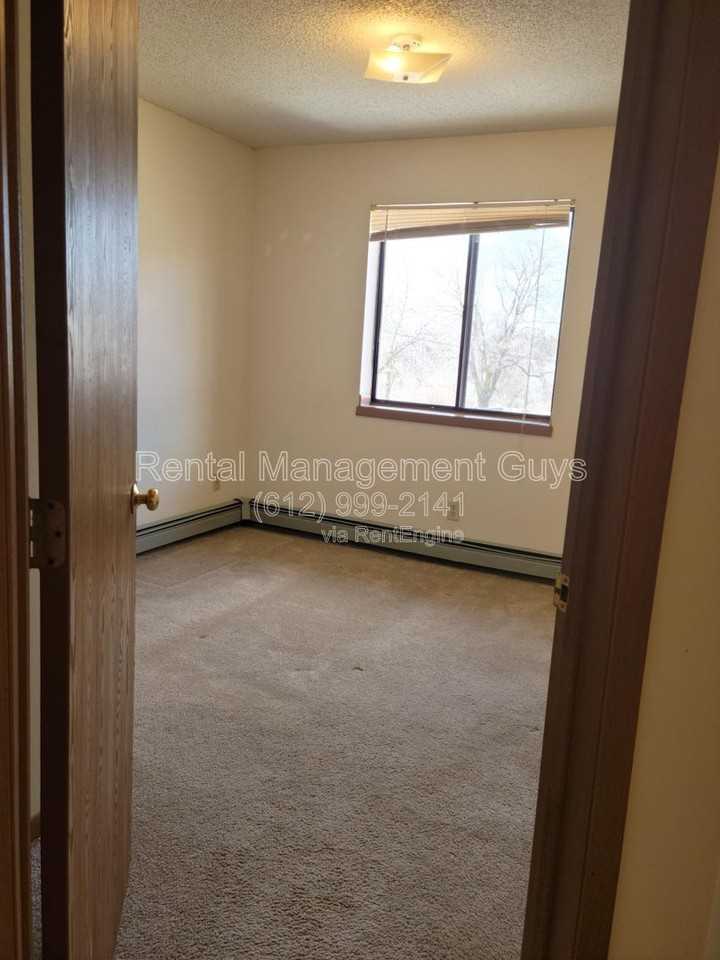 133 Cedar St E #302 - Photo 6 of 18