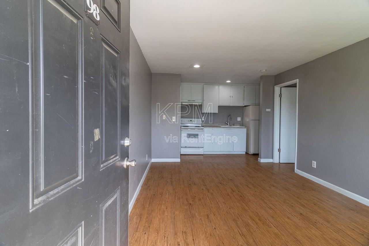 3939 N Pershing Ave #098 - Photo 3 of 11