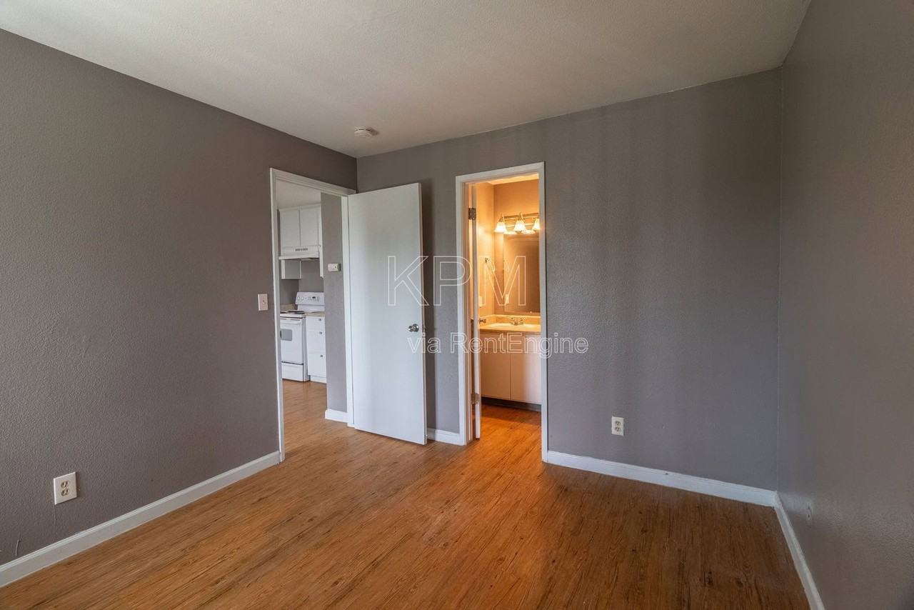 3939 N Pershing Ave #098 - Photo 7 of 11