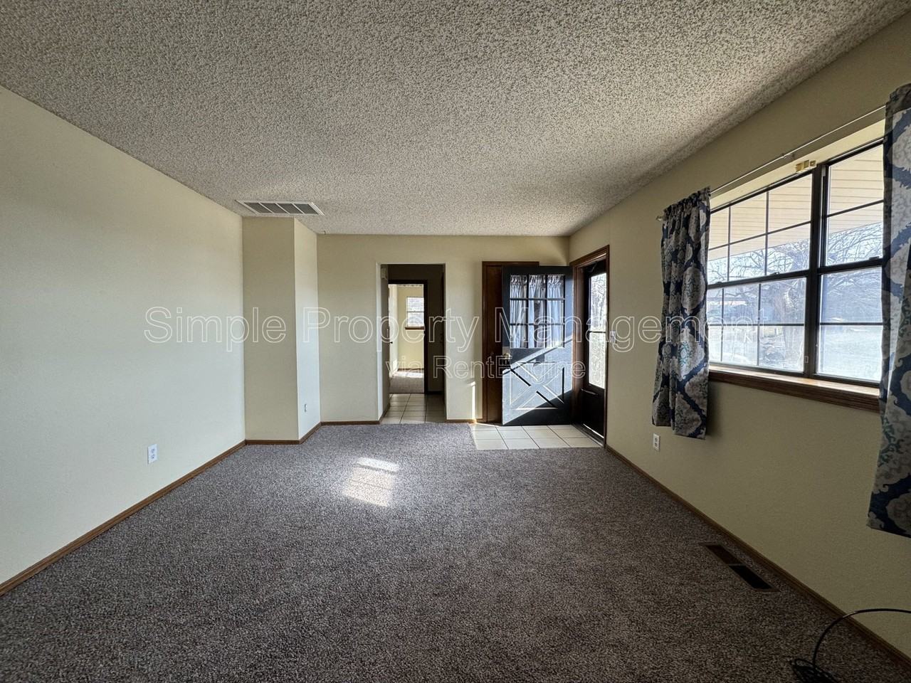 2435 Clarke St - Photo 3 of 18