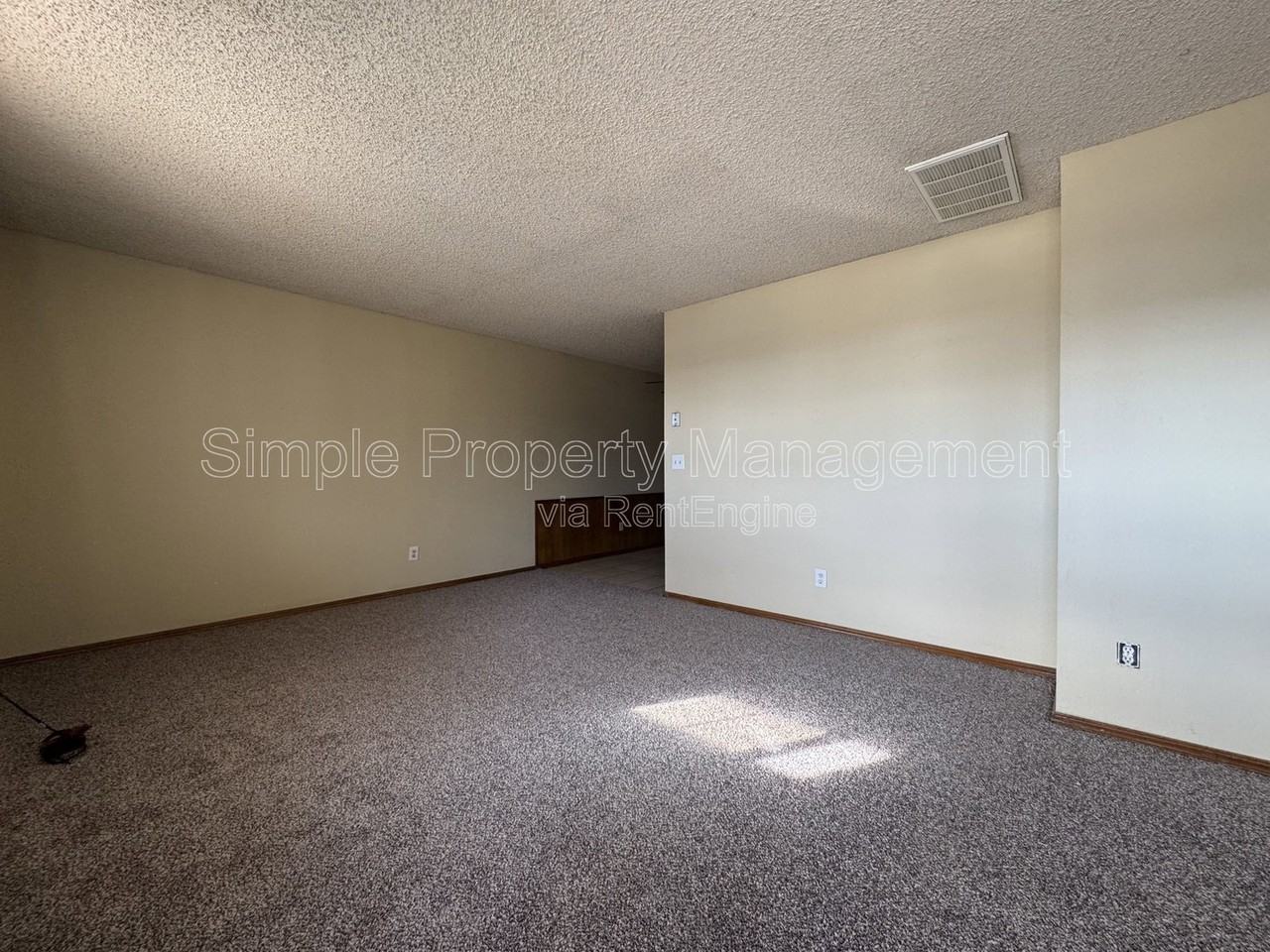 2435 Clarke St - Photo 4 of 18