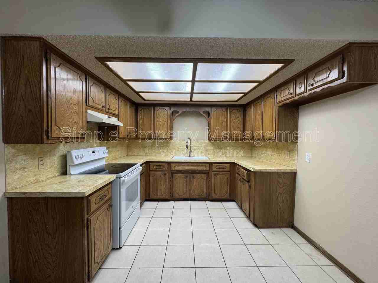 2435 Clarke St - Photo 6 of 18