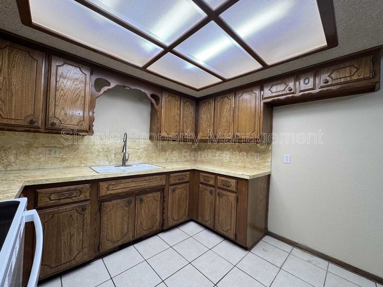 2435 Clarke St - Photo 7 of 18