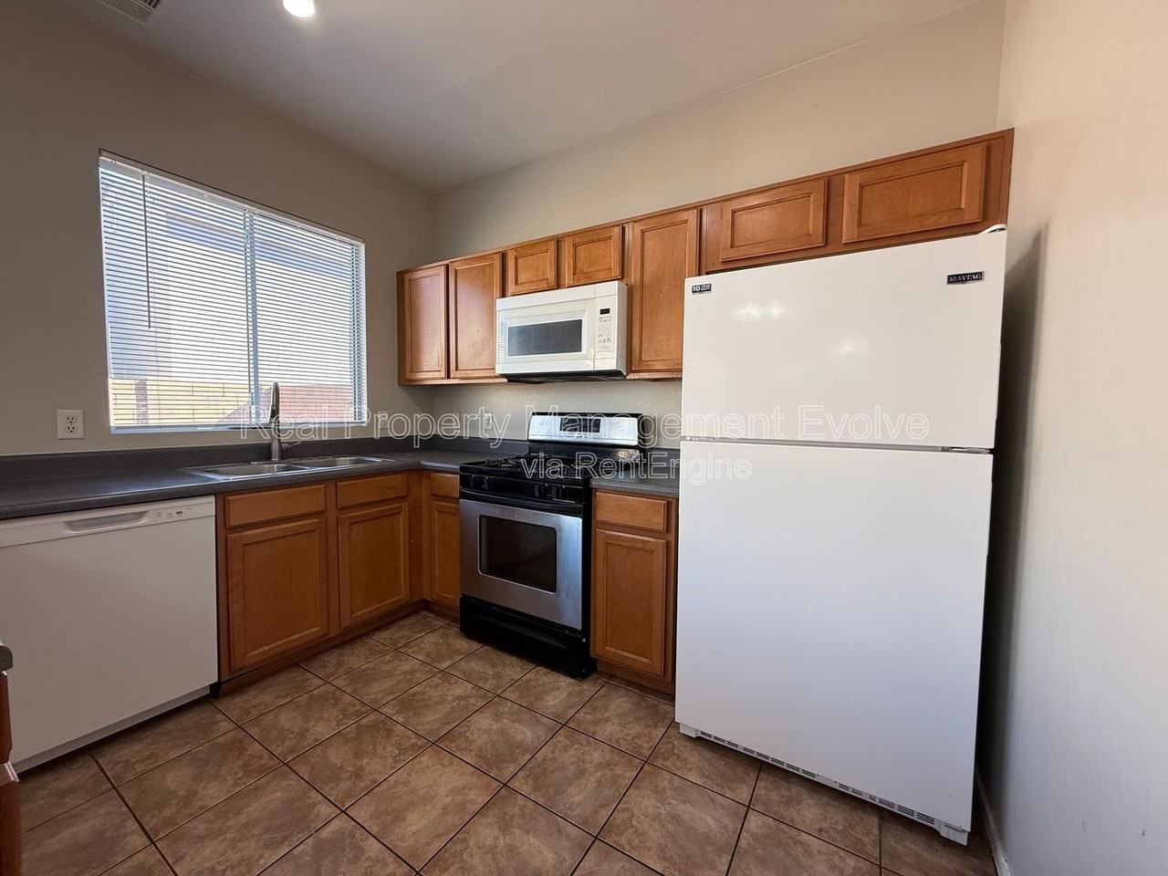 3930 W Irwin Ave - Photo 7 of 28