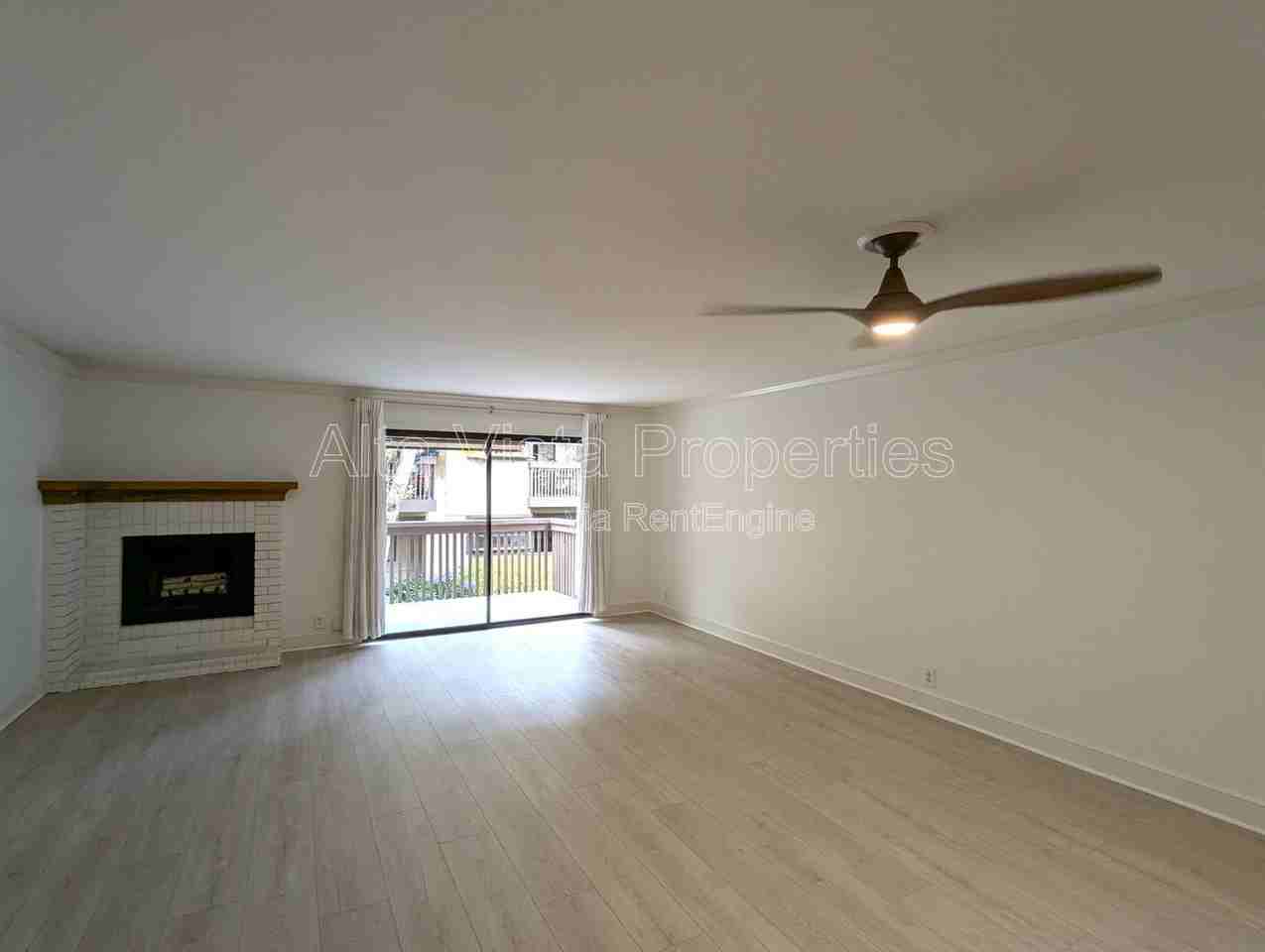 8850 Villa La Jolla Dr #204 - Photo 3 of 29