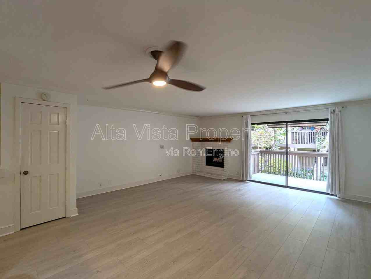 8850 Villa La Jolla Dr #204 - Photo 6 of 29