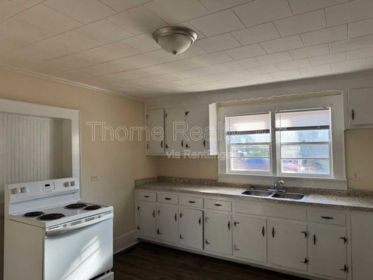 940 Blandwood Ave - Photo 3 of 17