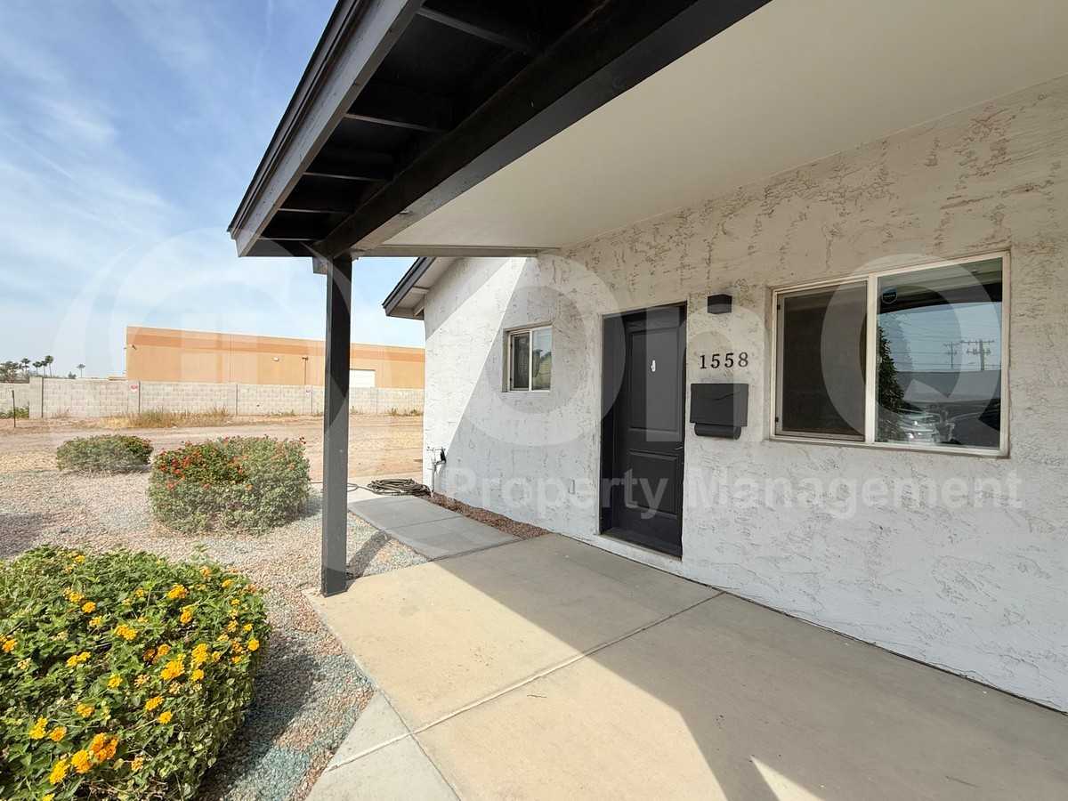 1558 W 5th St - Photo 2 of 25