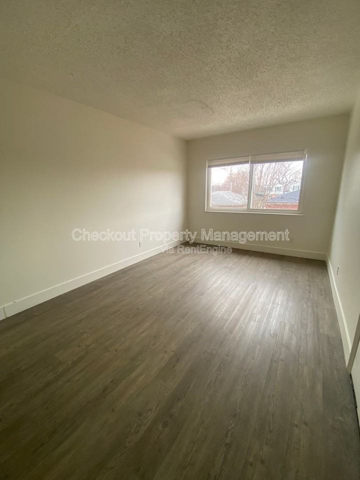 813 W Courtois St #C - Photo 2 of 6