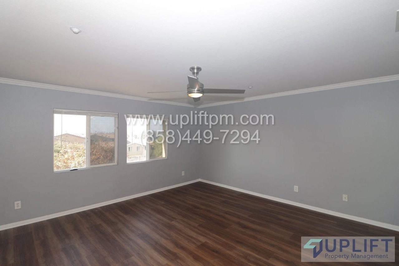 4300 Newton Ave #65 - Photo 5 of 27