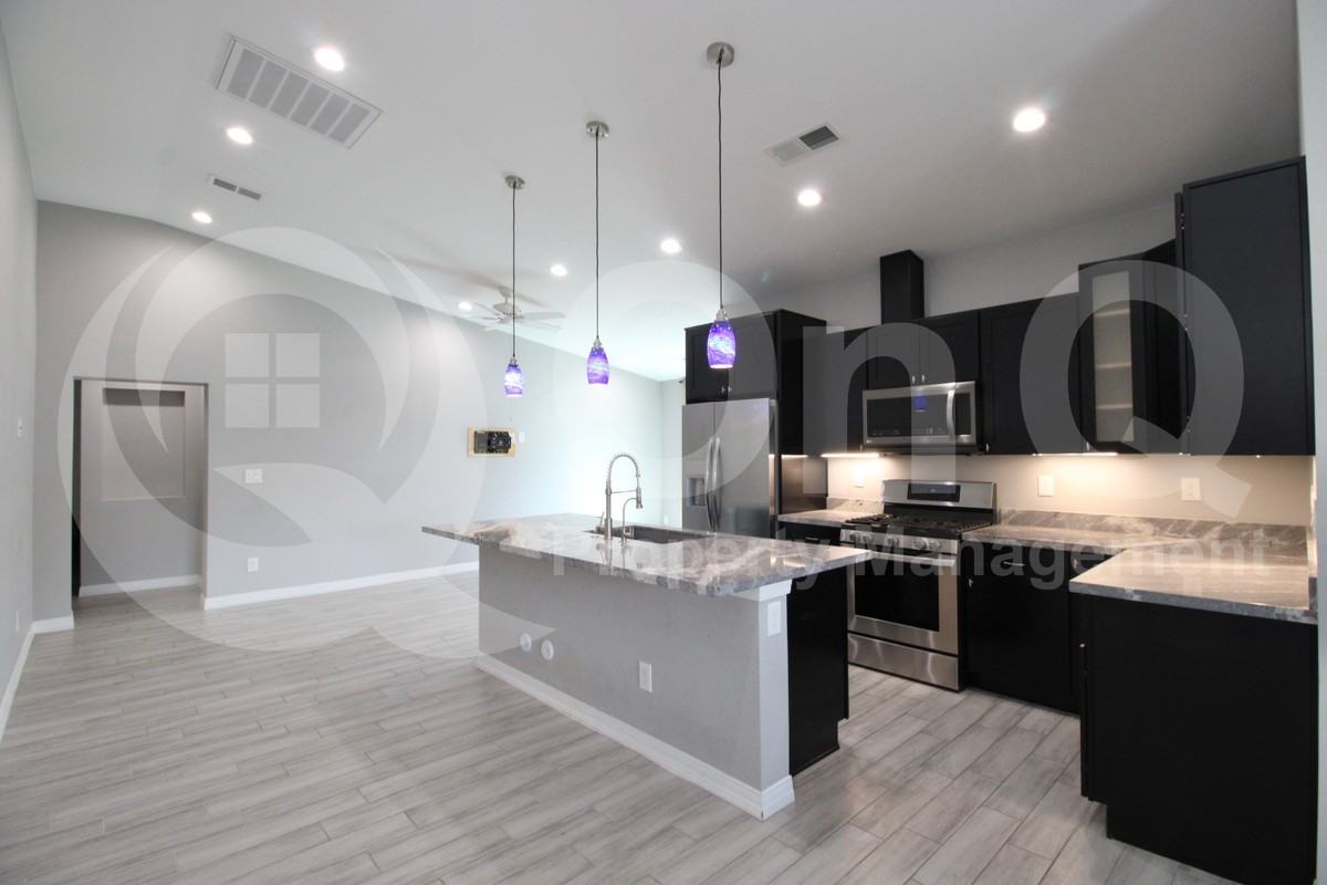 1556 W 5th St - Photo 2 of 22