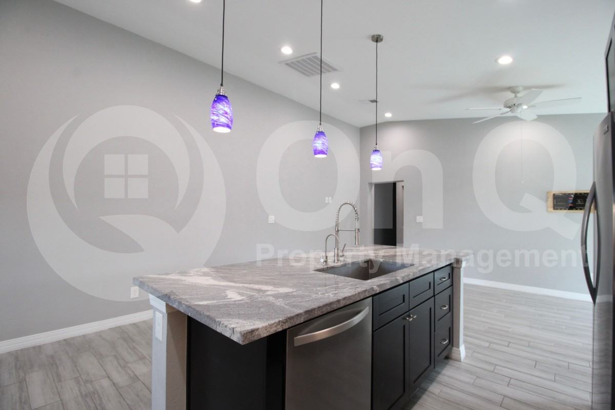 1556 W 5th St - Photo 5 of 22