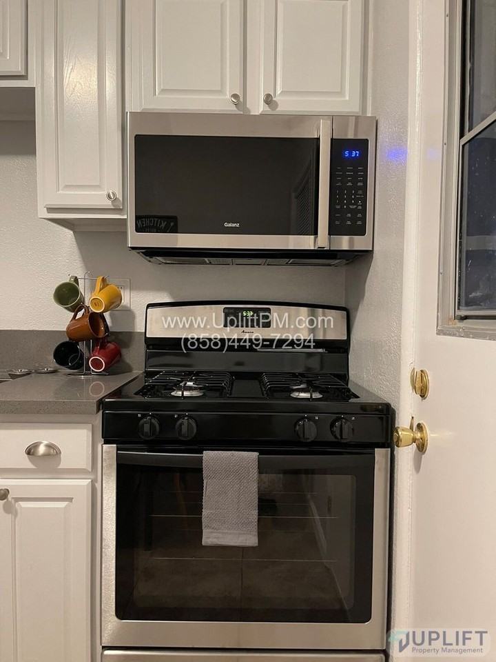 4829 Castle Ave - Photo 5 of 50