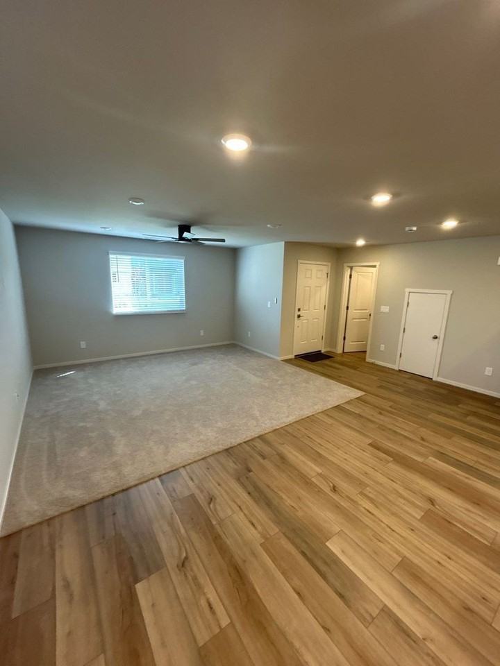 610 Pickering Ln - Photo 3 of 31