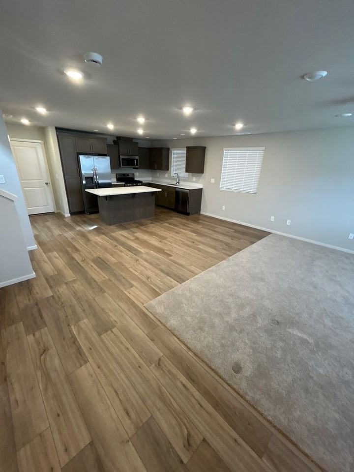 610 Pickering Ln - Photo 4 of 31