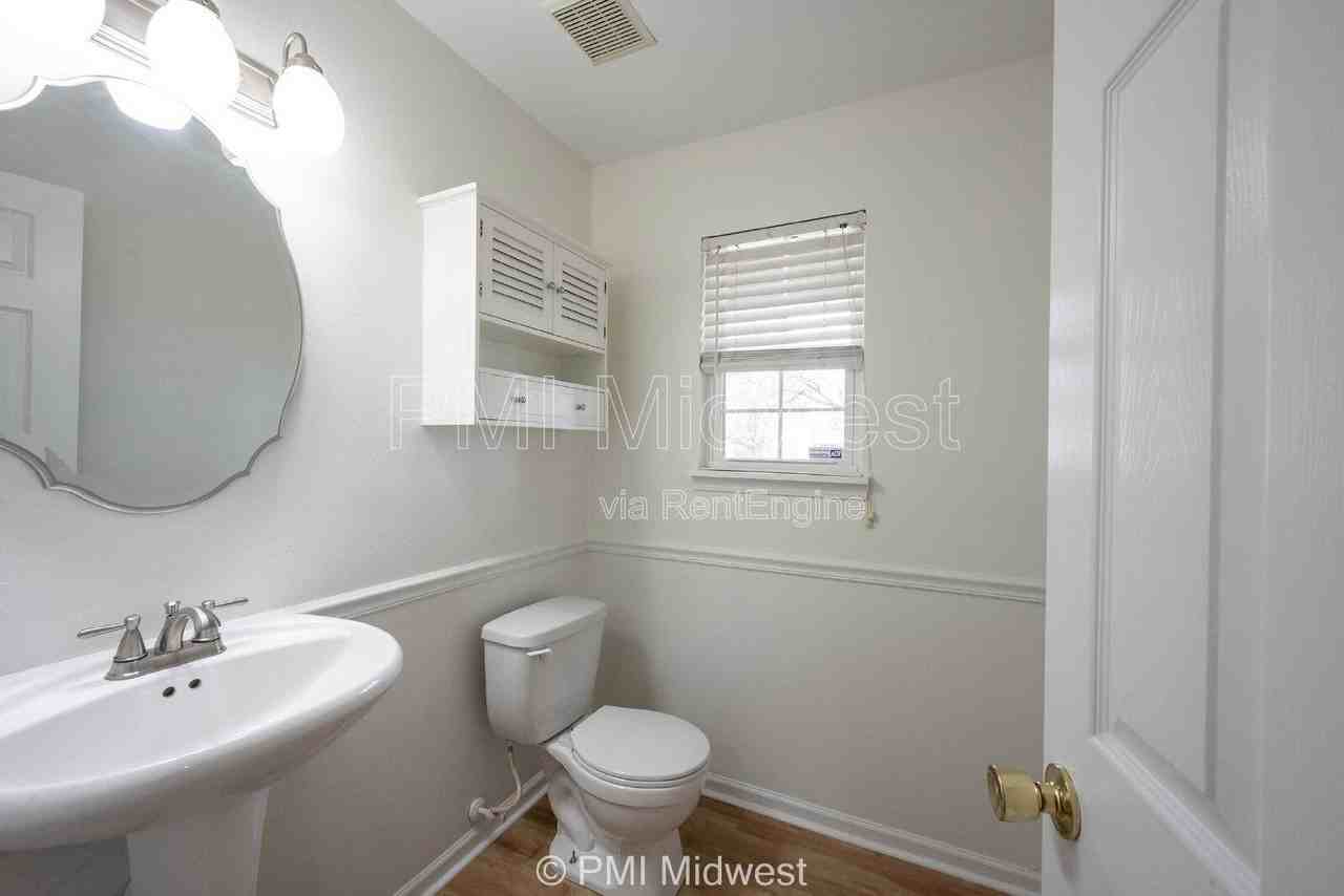 3822 Limelight Ln - Photo 4 of 40