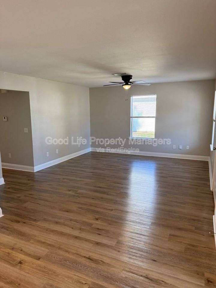 8444 Chisholm Rd - Photo 4 of 13