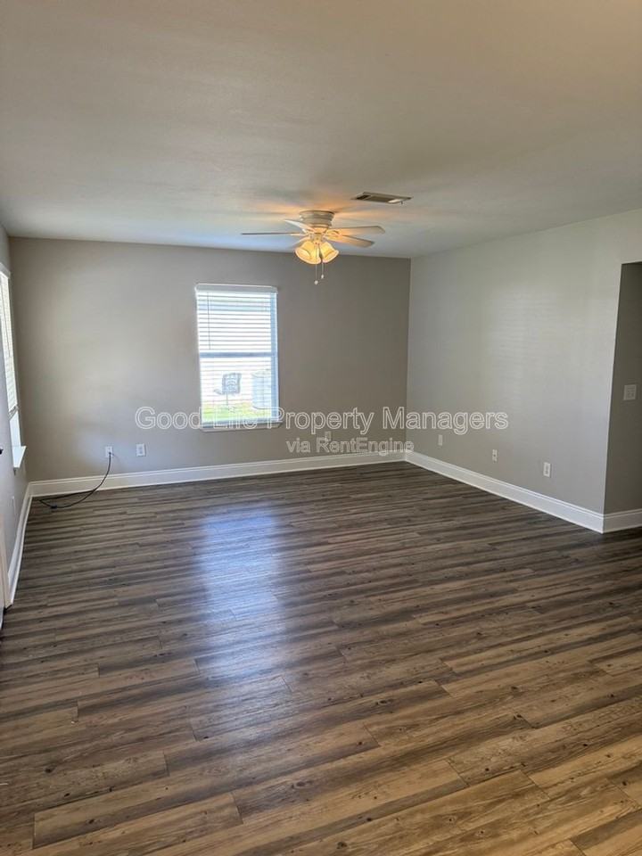 8458 Chisholm Rd - Photo 2 of 12