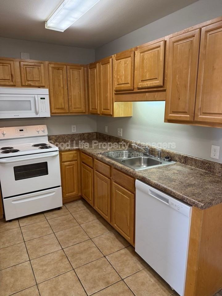 8458 Chisholm Rd - Photo 4 of 12