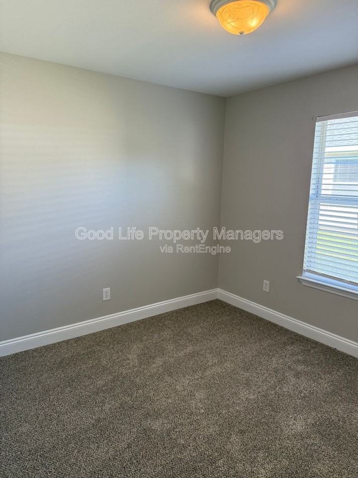 8458 Chisholm Rd - Photo 6 of 12