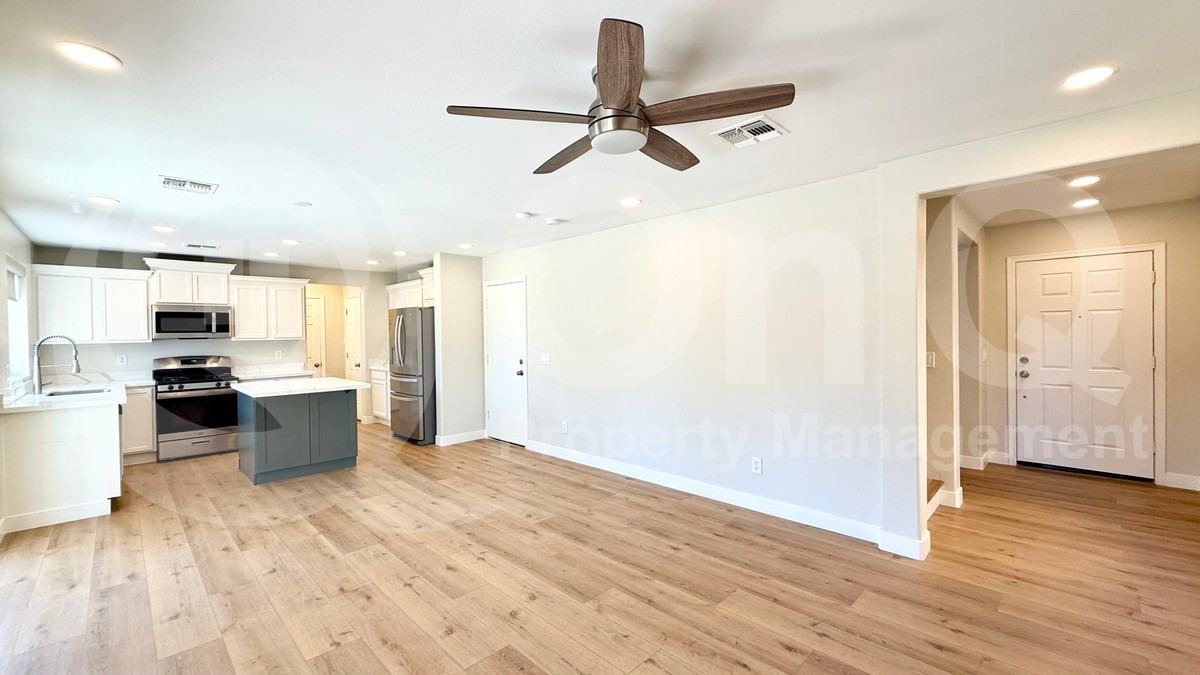 2901 N Daisy Dr - Photo 4 of 36