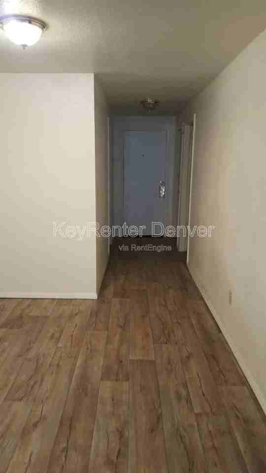 1118 6th St #C - Photo 3 of 11