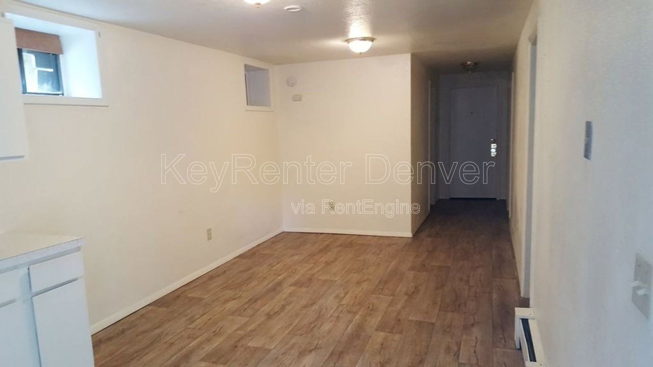 1118 6th St #C - Photo 5 of 11