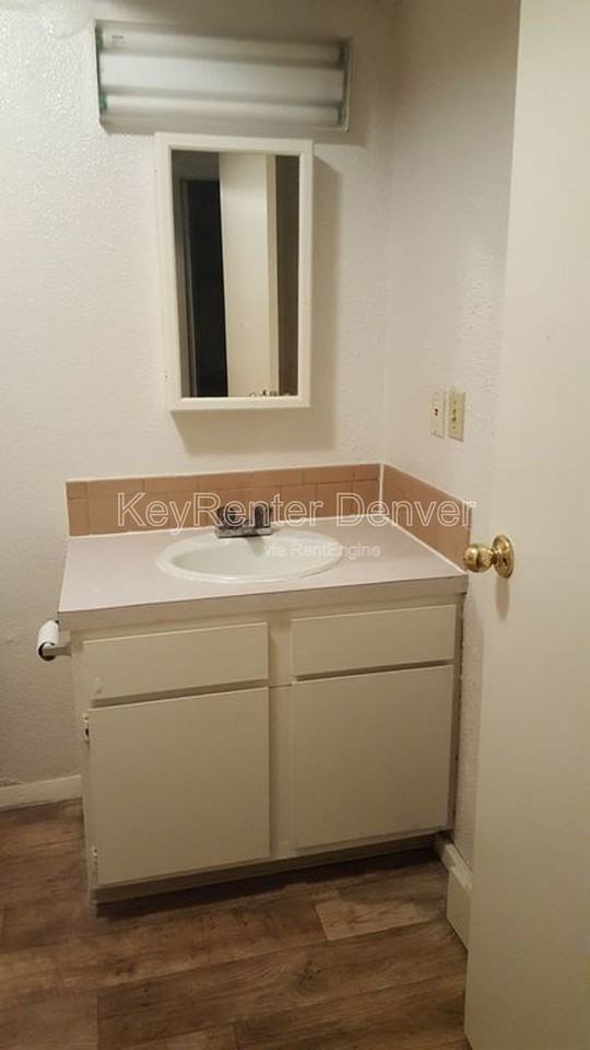 1118 6th St #C - Photo 7 of 11