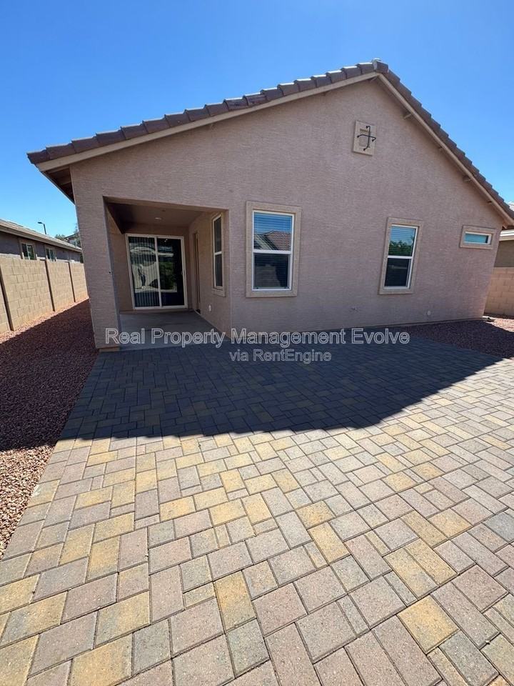 13014 W Lamar Rd - Photo 2 of 28