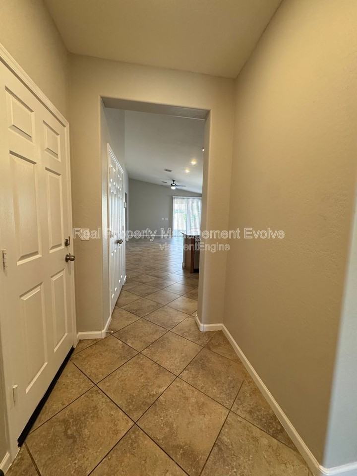 13014 W Lamar Rd - Photo 3 of 28