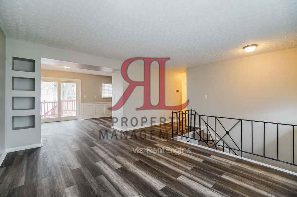 363 Regents Rd - Photo 2 of 15