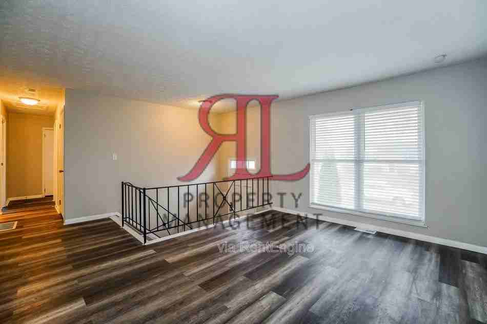 363 Regents Rd - Photo 3 of 15